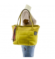 Maxi bolso de mano lona acolchada amarilla